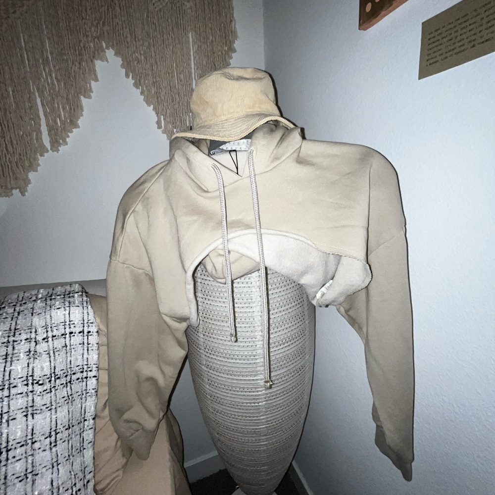 Cropped hoodie